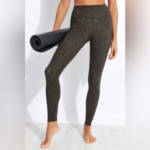 ALO Yoga “Vapor” Leggings - Cheetah
